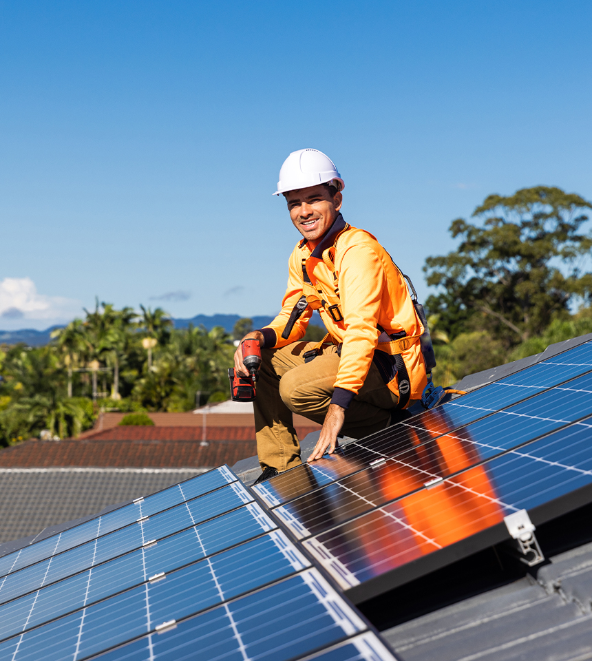 Installation de panneaux solaires Francilienne 500 W sur toiture inclinée, avec micro-onduleurs Hoymiles – Système photovoltaïque 3 kWc performant et esthétique.